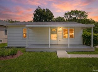 22401 Monterey Dr, Woodhaven, MI 48183