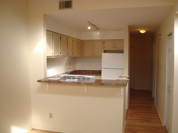 5th image of 4396 McPherson Ave