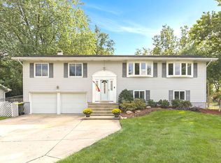 21W201 Kensington Rd, Lombard, IL 60148