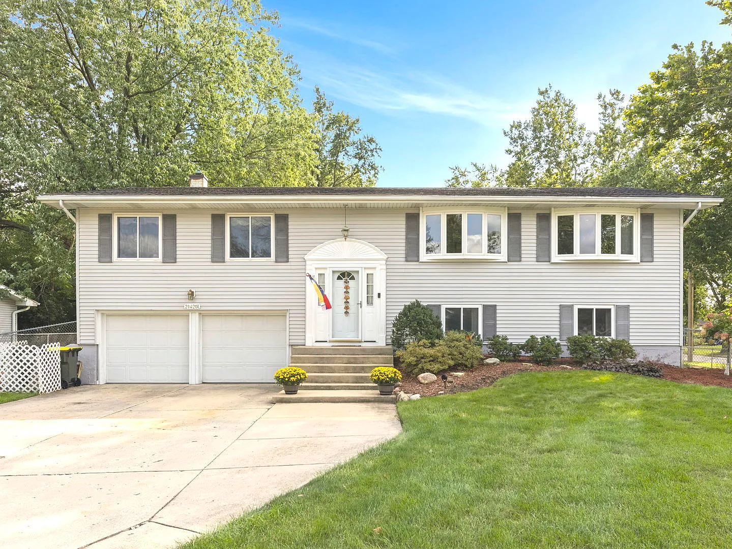 21W201 Kensington Rd photo 1