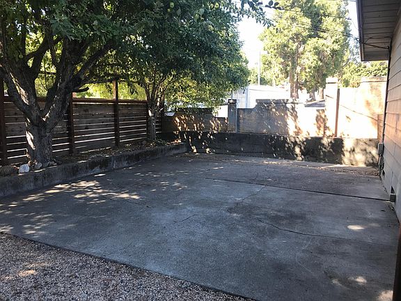 Big side yard for entertaining