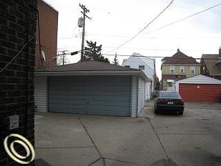 2nd image of 2728 Yemans St