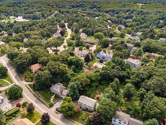 3rd image of 51 Amberwood Dr