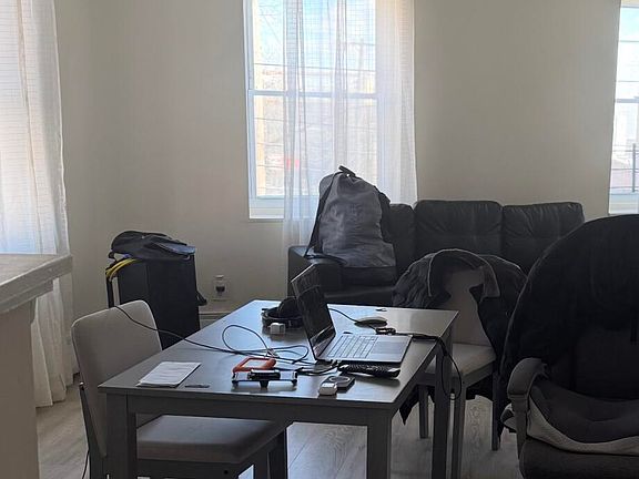 3rd image of 580 Bay St Floor 3