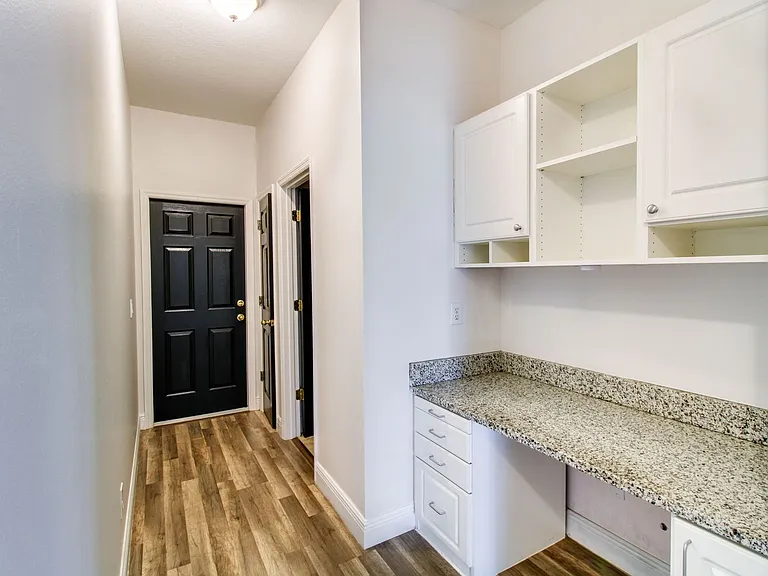 1207 E Esther St — Photo 5