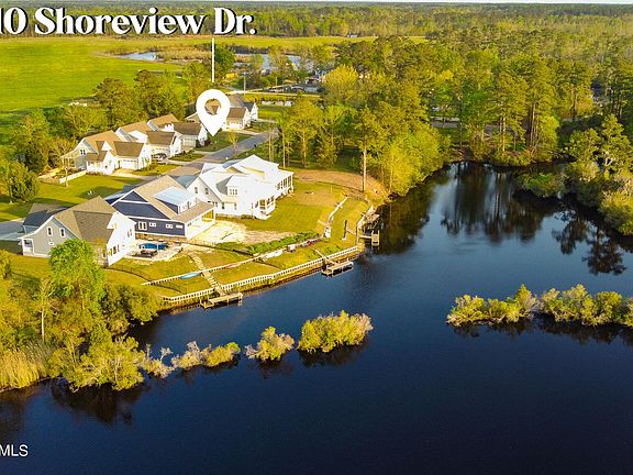 3rd image of 210 Shoreview Drive