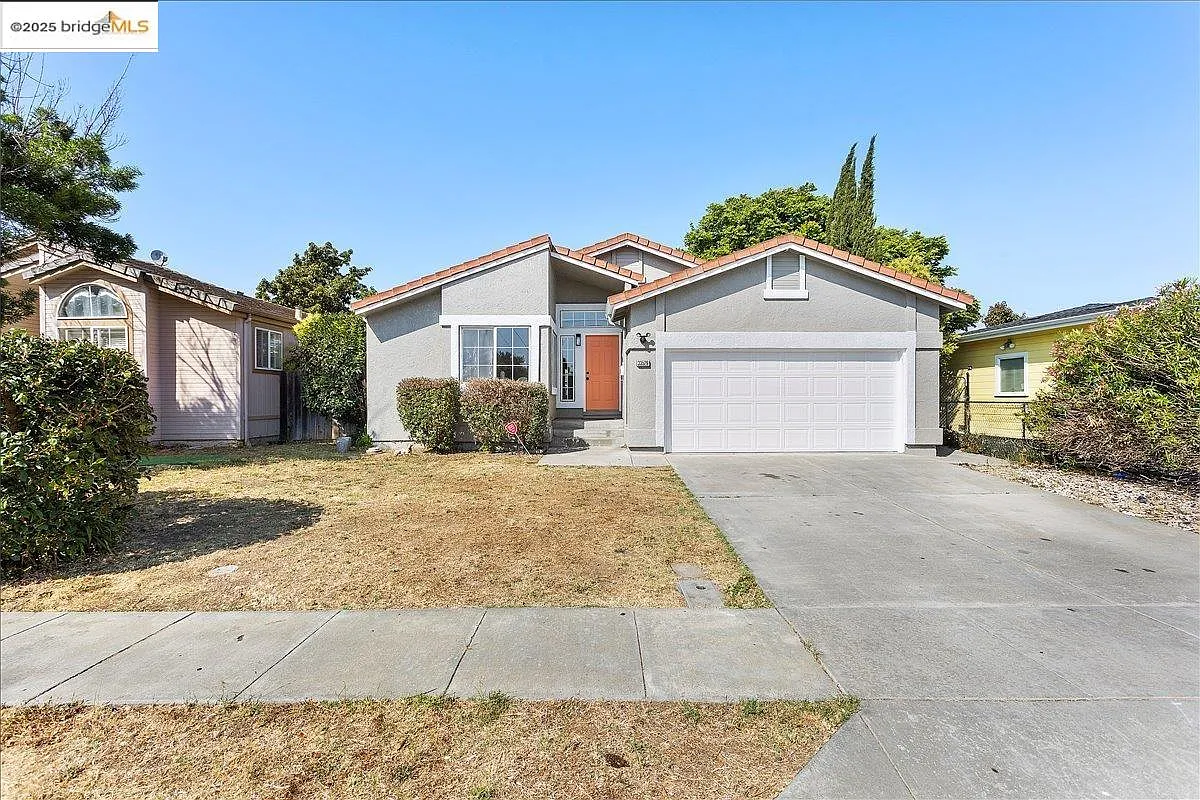 33526 4th St photo 1