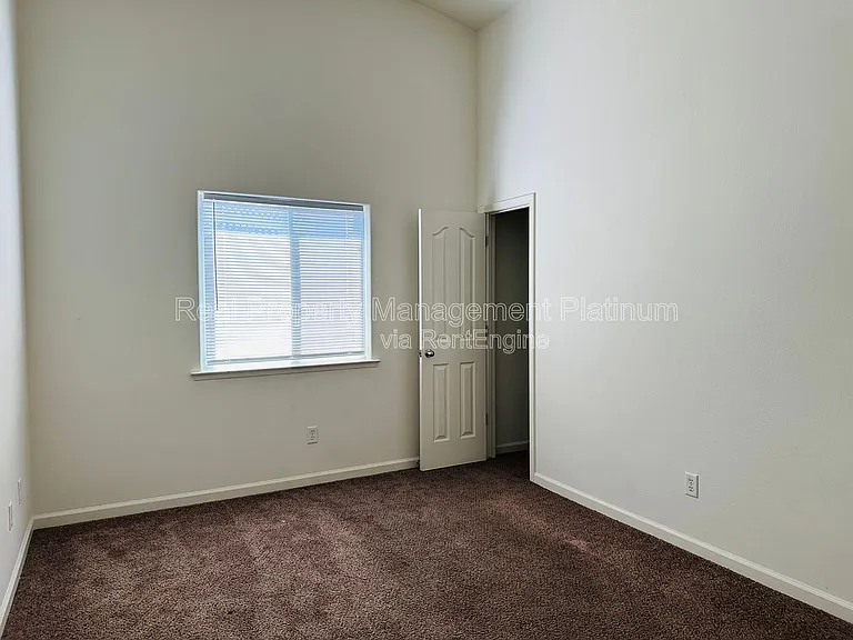 228 River Point — Photo 15