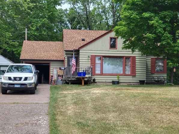 106 4th St, Mora, MN 55051