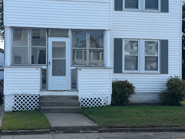 21 Pullen Ave Floor 1, Pawtucket, RI 02861