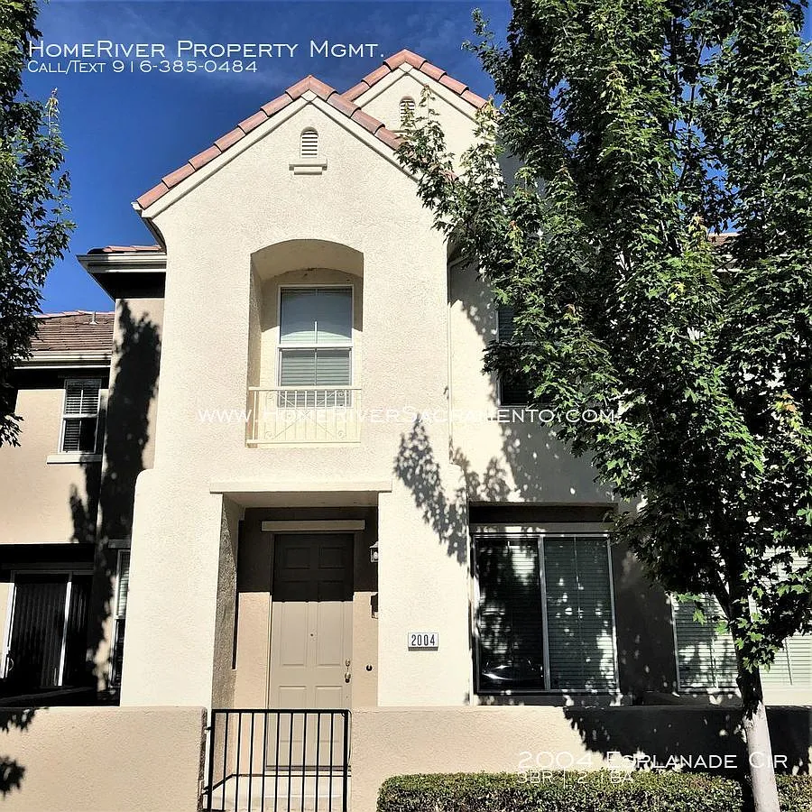 2004 Esplanade Cir photo 1