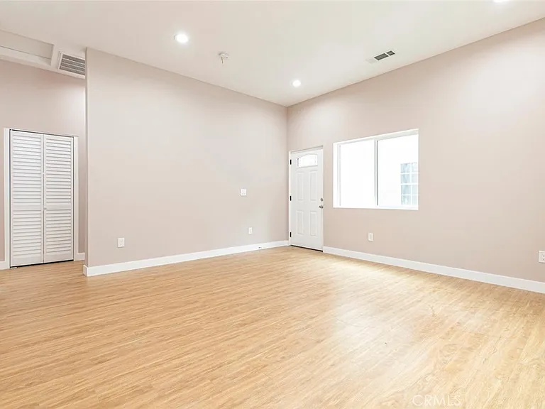 741 E Doran St #B — Photo 6