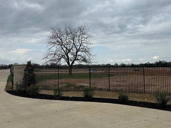 3rd image of 8140 Fields Rd