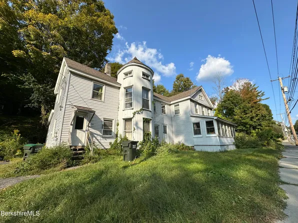 705 Cape St #2, Lee, MA 01238