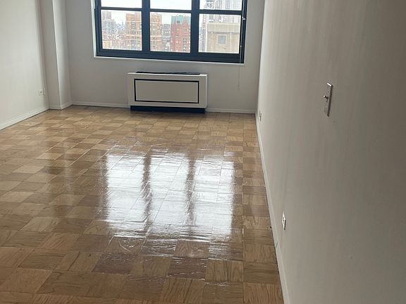 4th image of 200 E 72nd St APT 34M