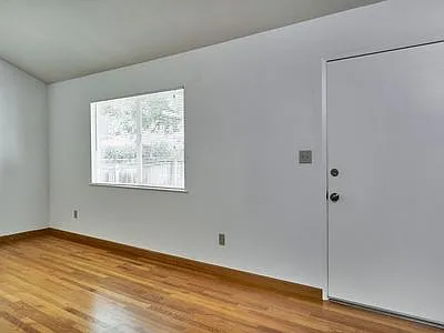 214 Sherland Ave — Photo 14