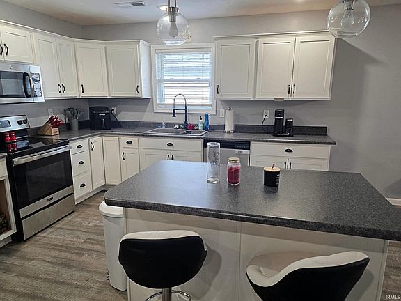 4th image of 18 Wolf St