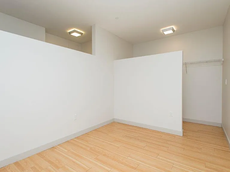 West Square Apartments — Photo 44
