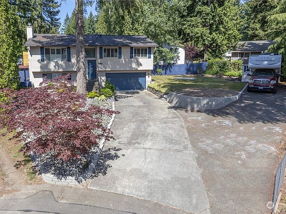 3rd image of 8147 Spur Court NW