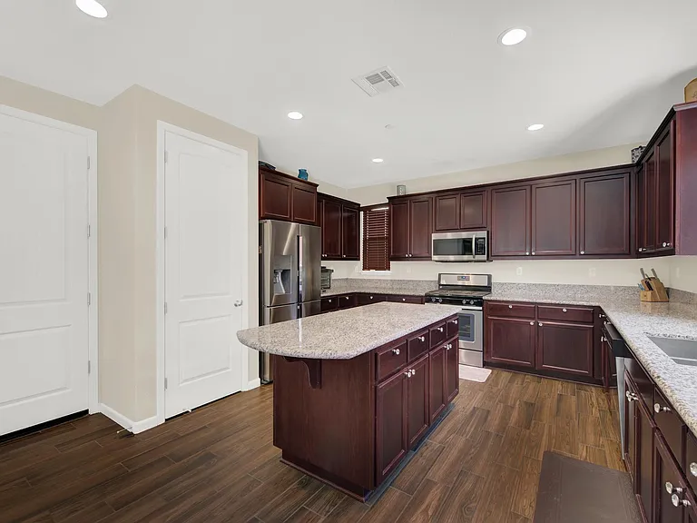 4725 Friesian Dr — Photo 4