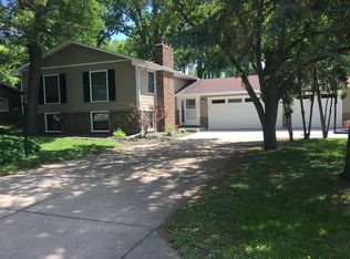 7049 Courtly Rd, Woodbury, MN 55125