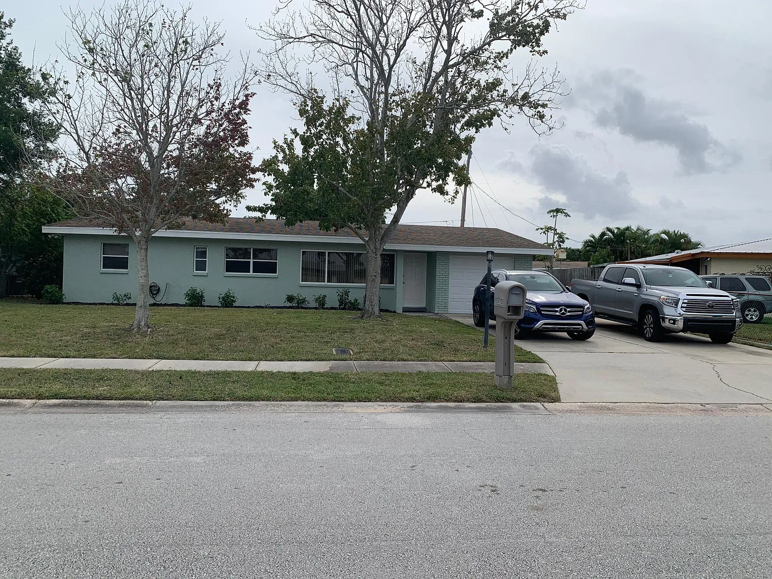 1475 Holly Ave — Photo 1
