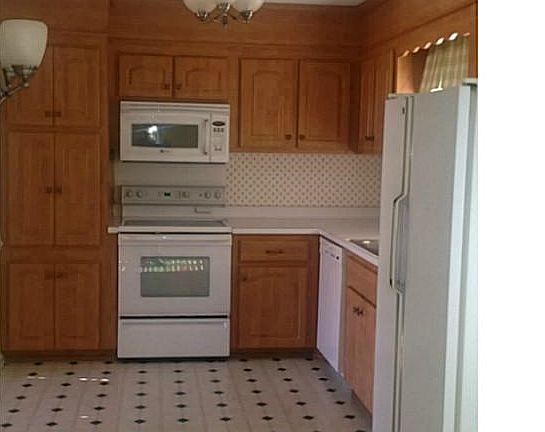 3rd image of 3413 Sherwood Cir
