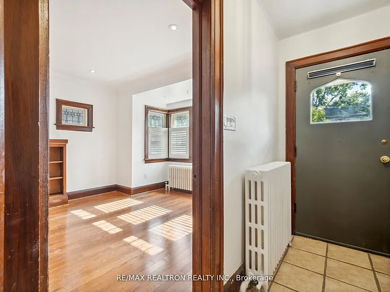 186 Wanless Ave — Photo 6