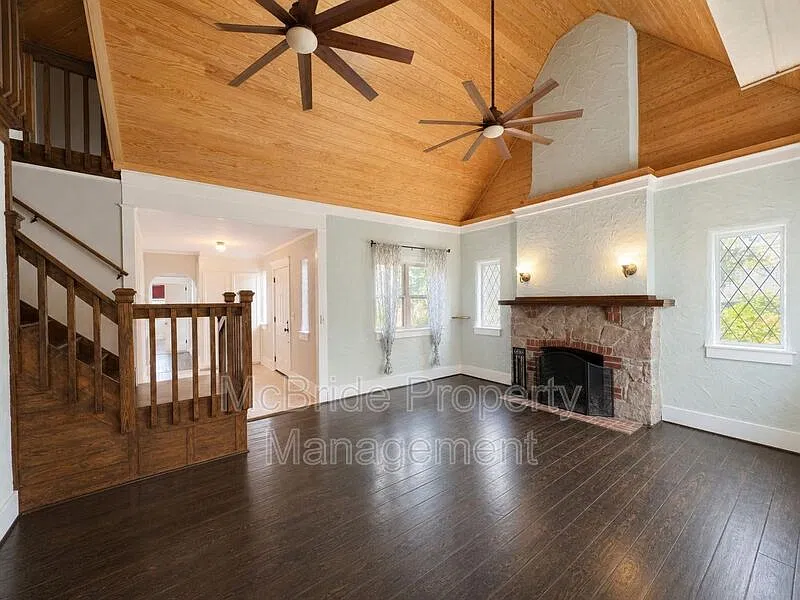3 bed, 3.0 bath, 2163 sqft, $2,050 — Photo 4