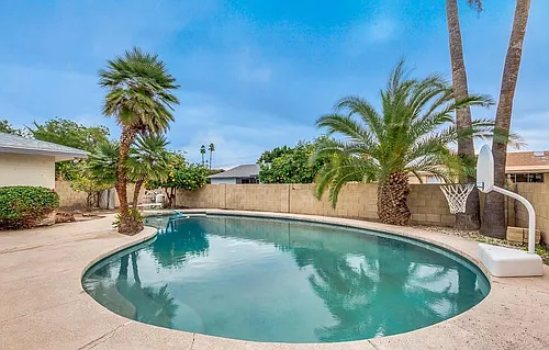 2439 E Del Rio Dr Photo 1
