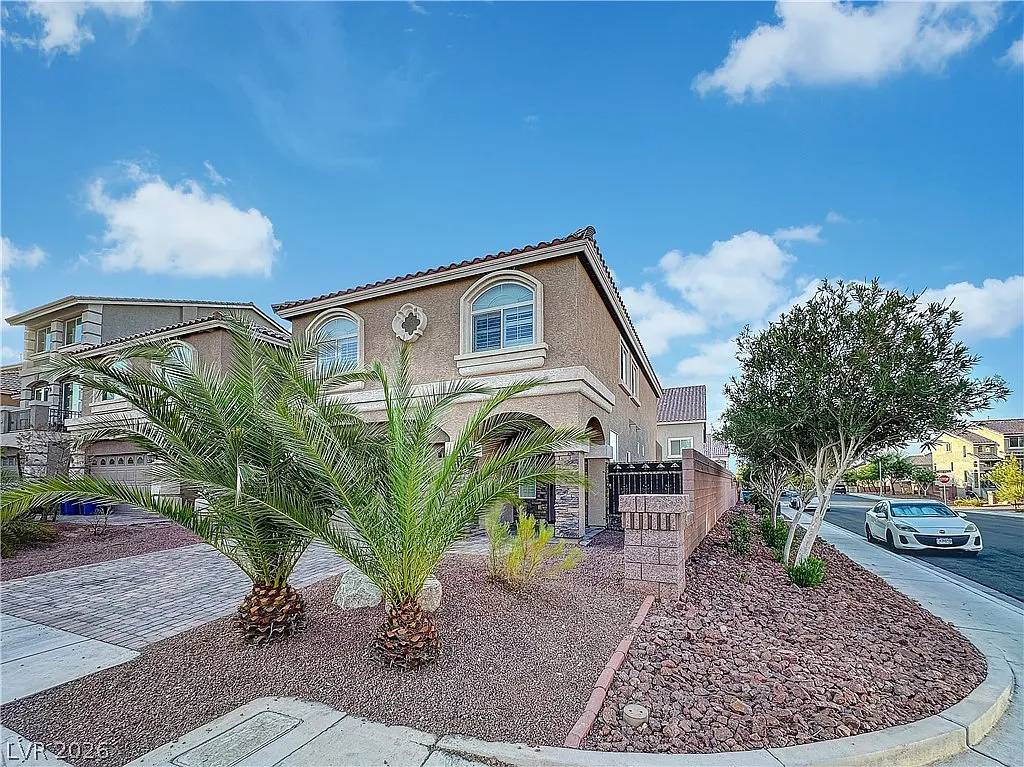 4 bed, 2.5 bath, 2277 sqft, $2,499 — Photo 3
