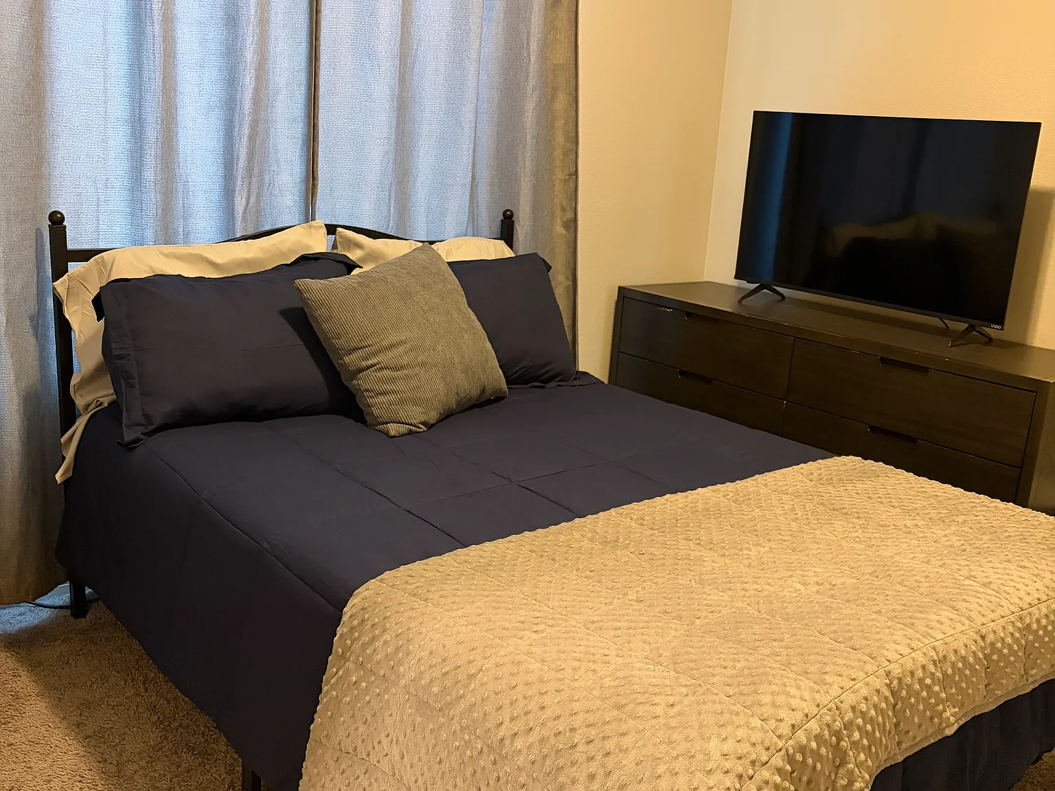 4 bed, 1997 sqft, $750 — Photo 1