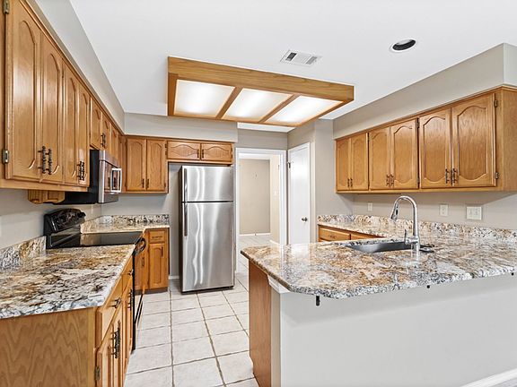 5th image of 5462 Circle Oak Dr