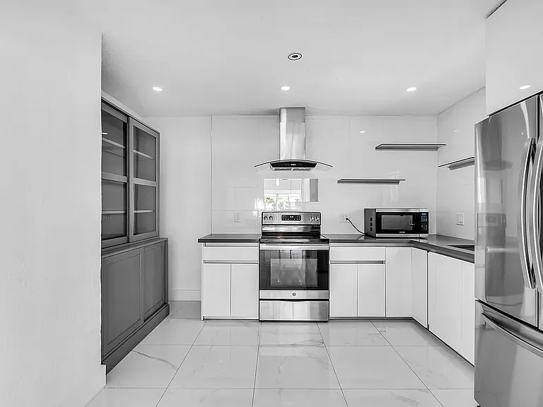 1772 NW 3rd St #D — Photo 10