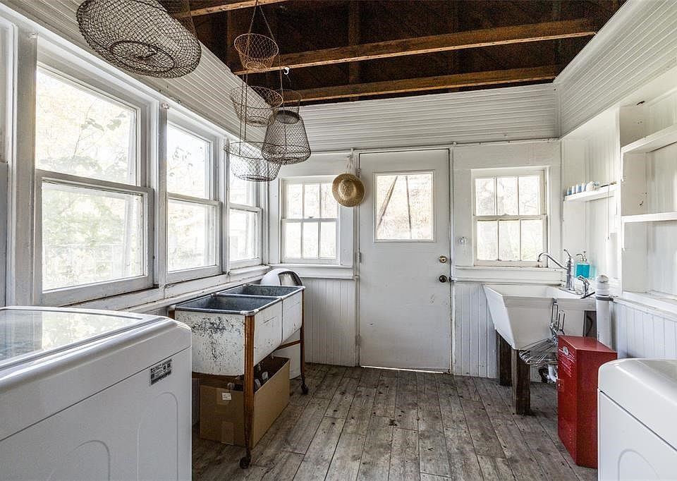 1st image of 307 Huffhines St