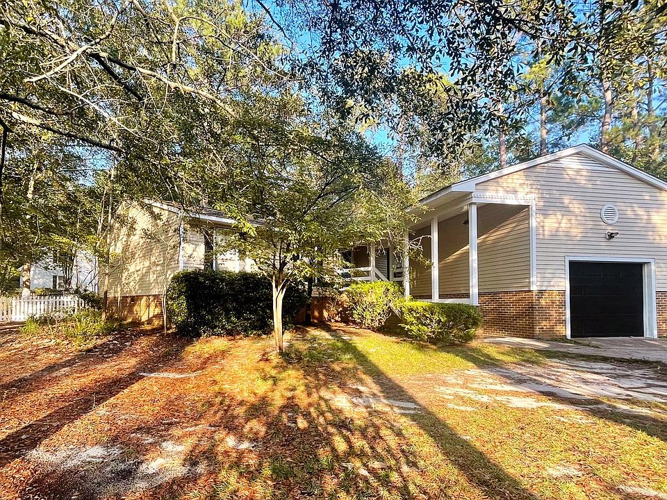 3801 Linbrook Dr- Welcome Home!