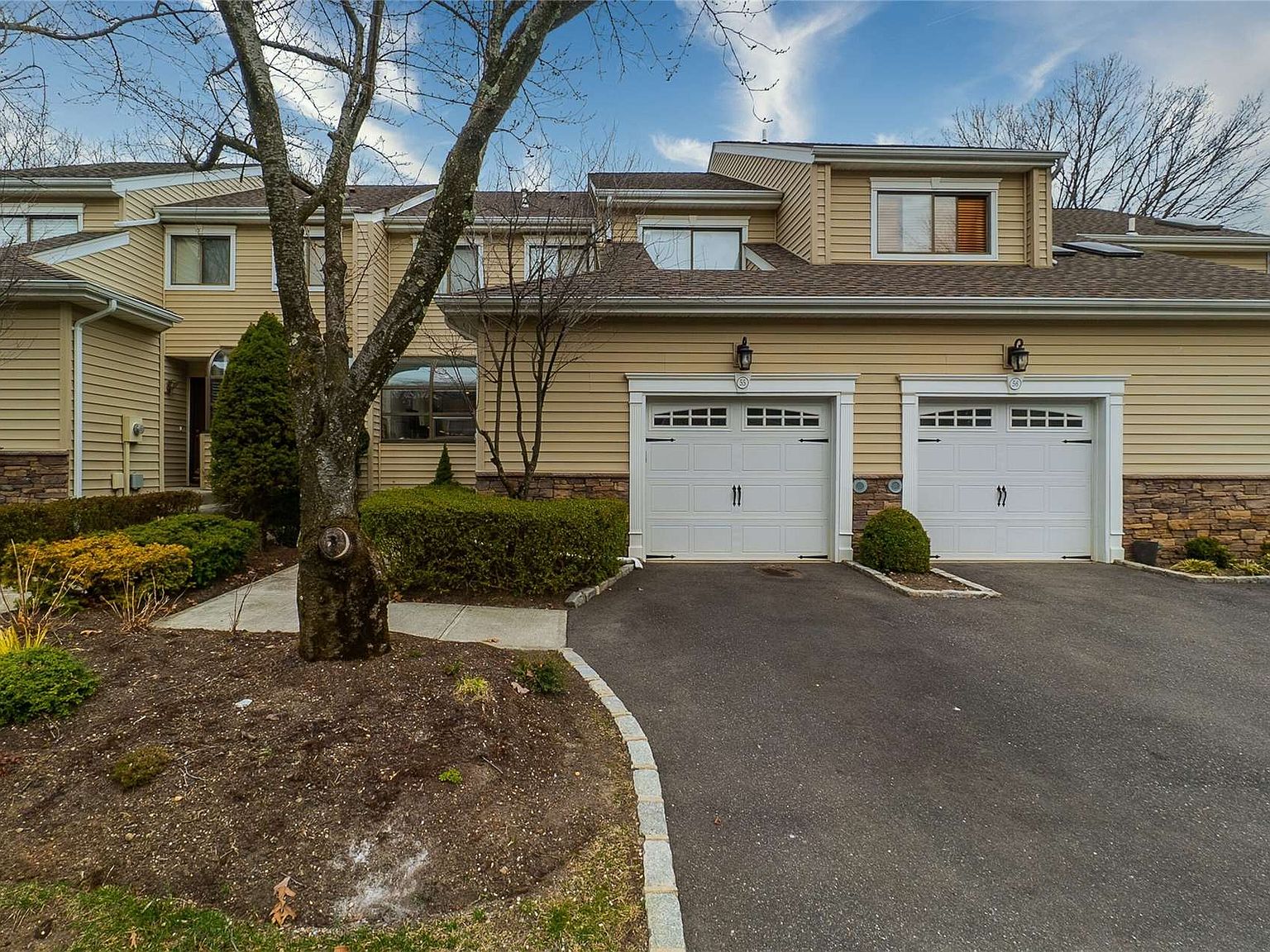55 Villas Circle, Melville, NY 11747 Zillow