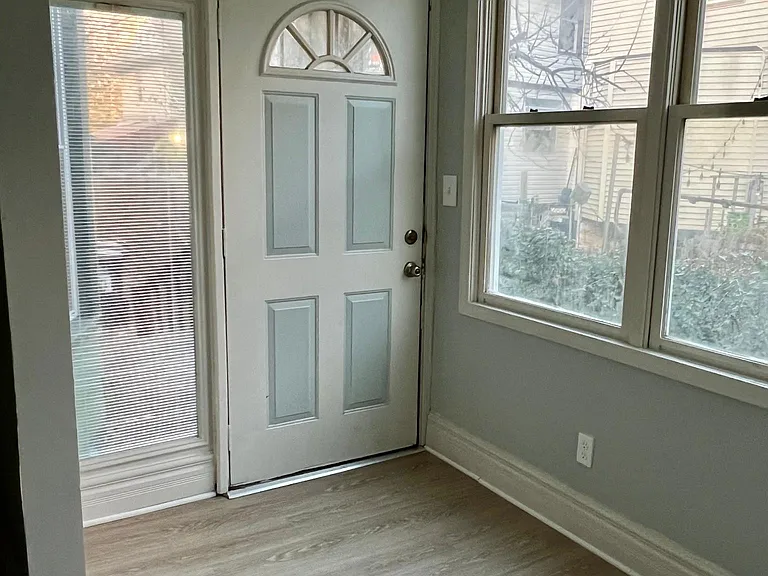 239 Oxford Ave #LR — Photo 1