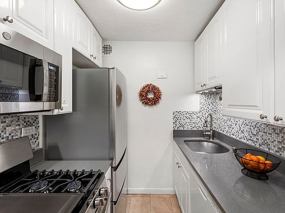 4th image of 209 E 56th St APT 6E