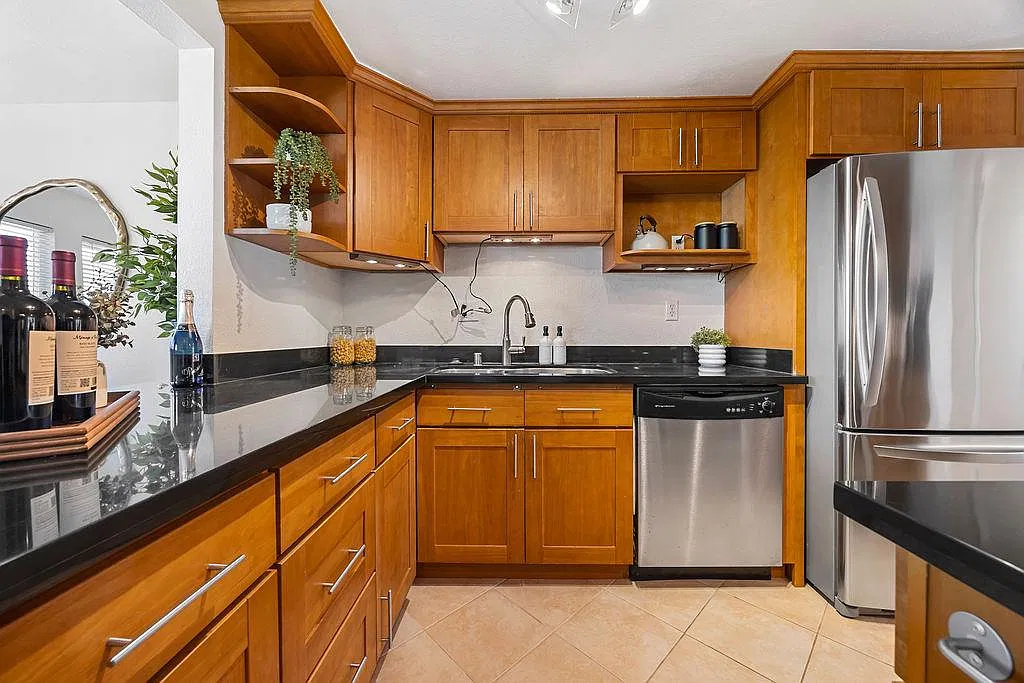 3 bed, 2.5 bath, 1644 sqft, $4,800 — Photo 2