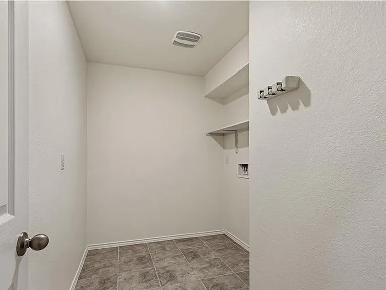 2405 Elba Dr — Photo 16