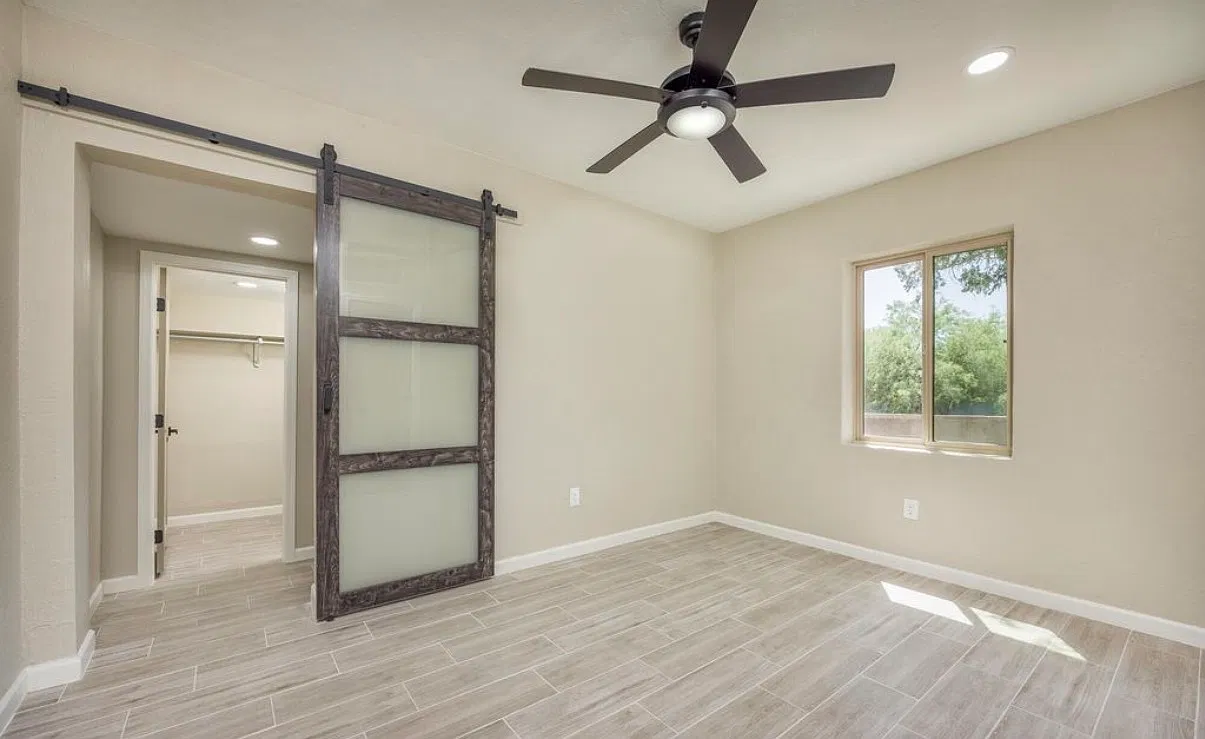 1700 E Grant Rd — Photo 4