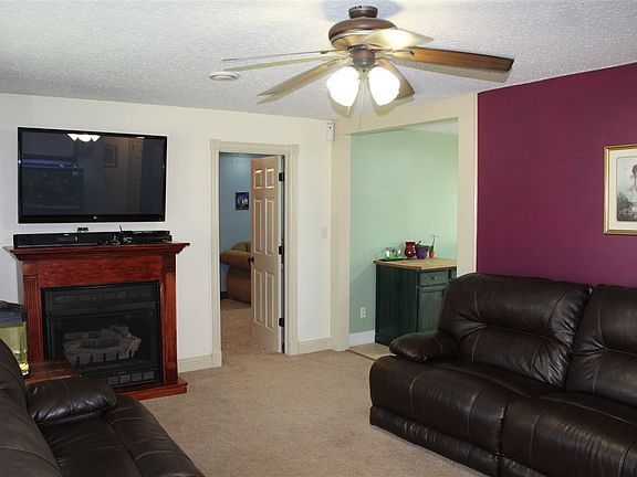 3rd image of 202 W Price Ave