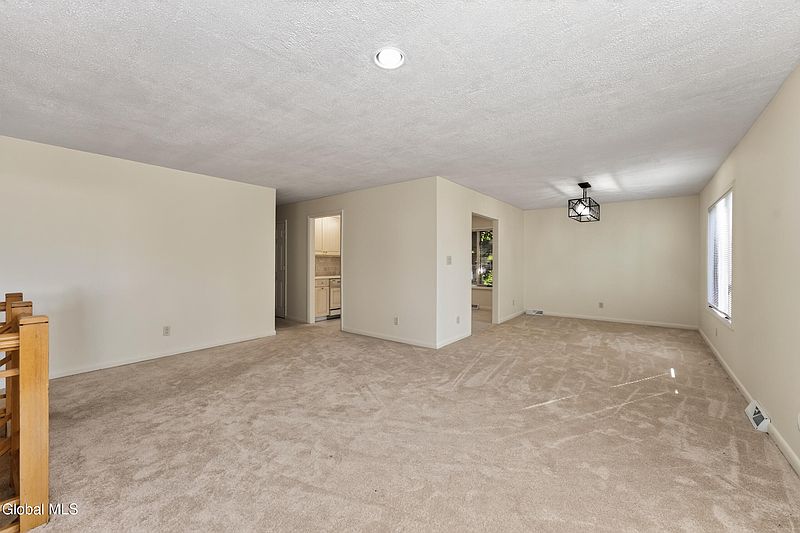5th image of 15 White Birch Court