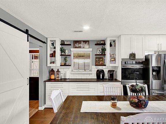 5th image of 251 Pine Ln