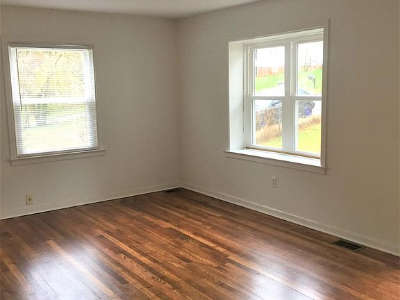 5th image of 110 Irene Cir