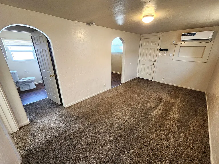 1037 Brownlee Ave — Photo 12