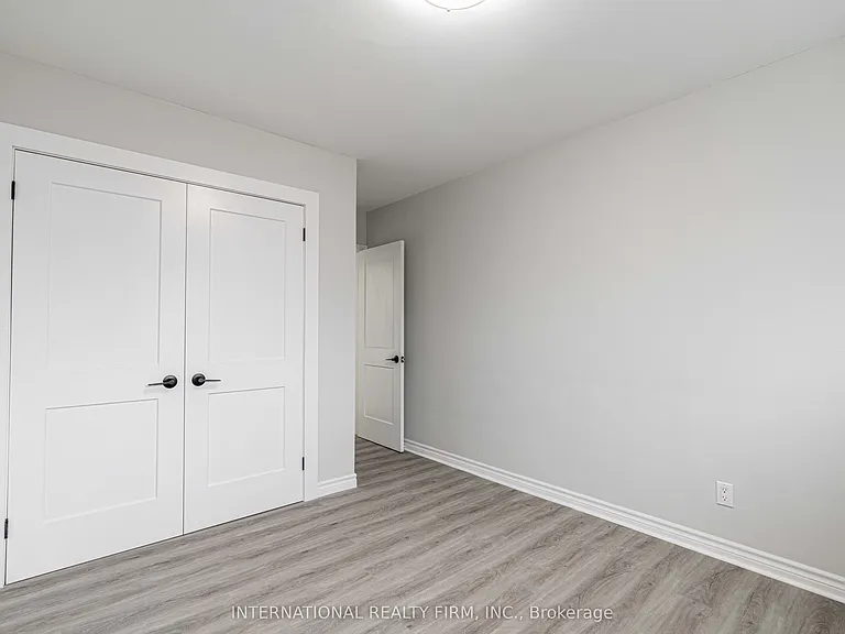 1284 Gramercy Park Pl — Photo 23