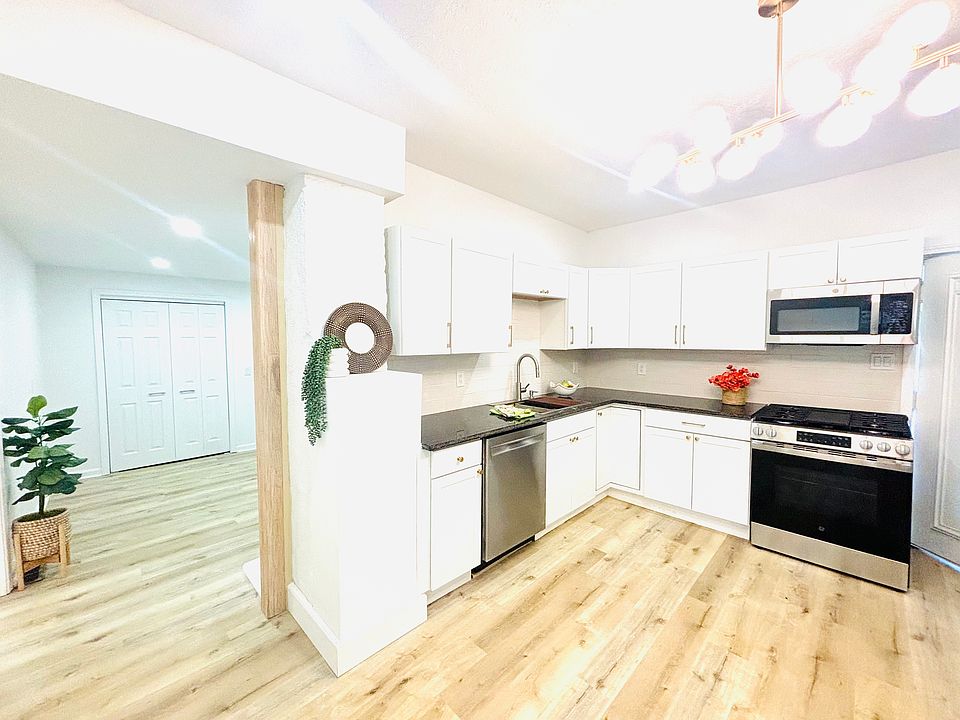 Perfect layout for cooking breakfast, lunch and dinner!