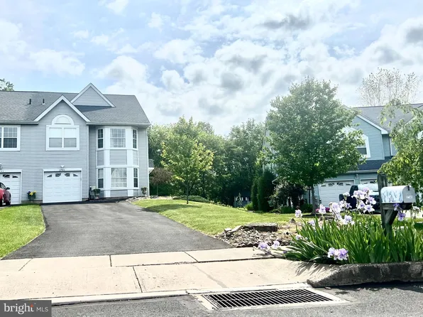 2741 Spring Meadow Dr, Warrington, PA 18976